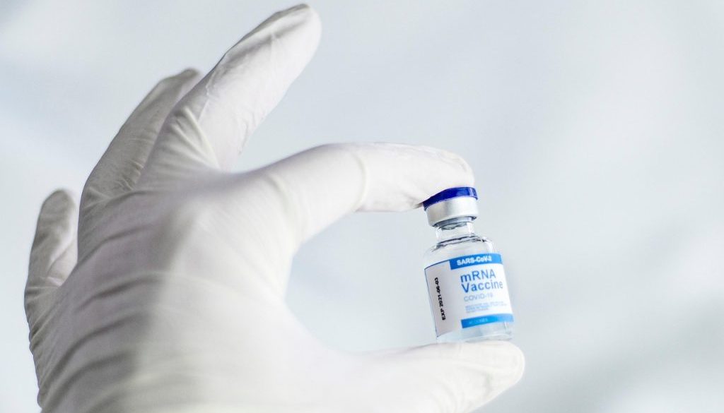 vaccine-6165772_1280